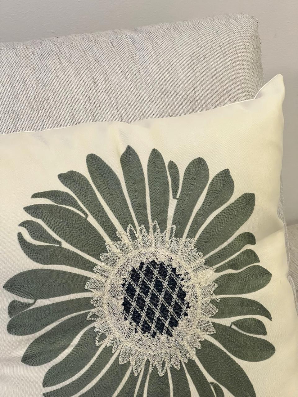 Almofada Bordada Floral