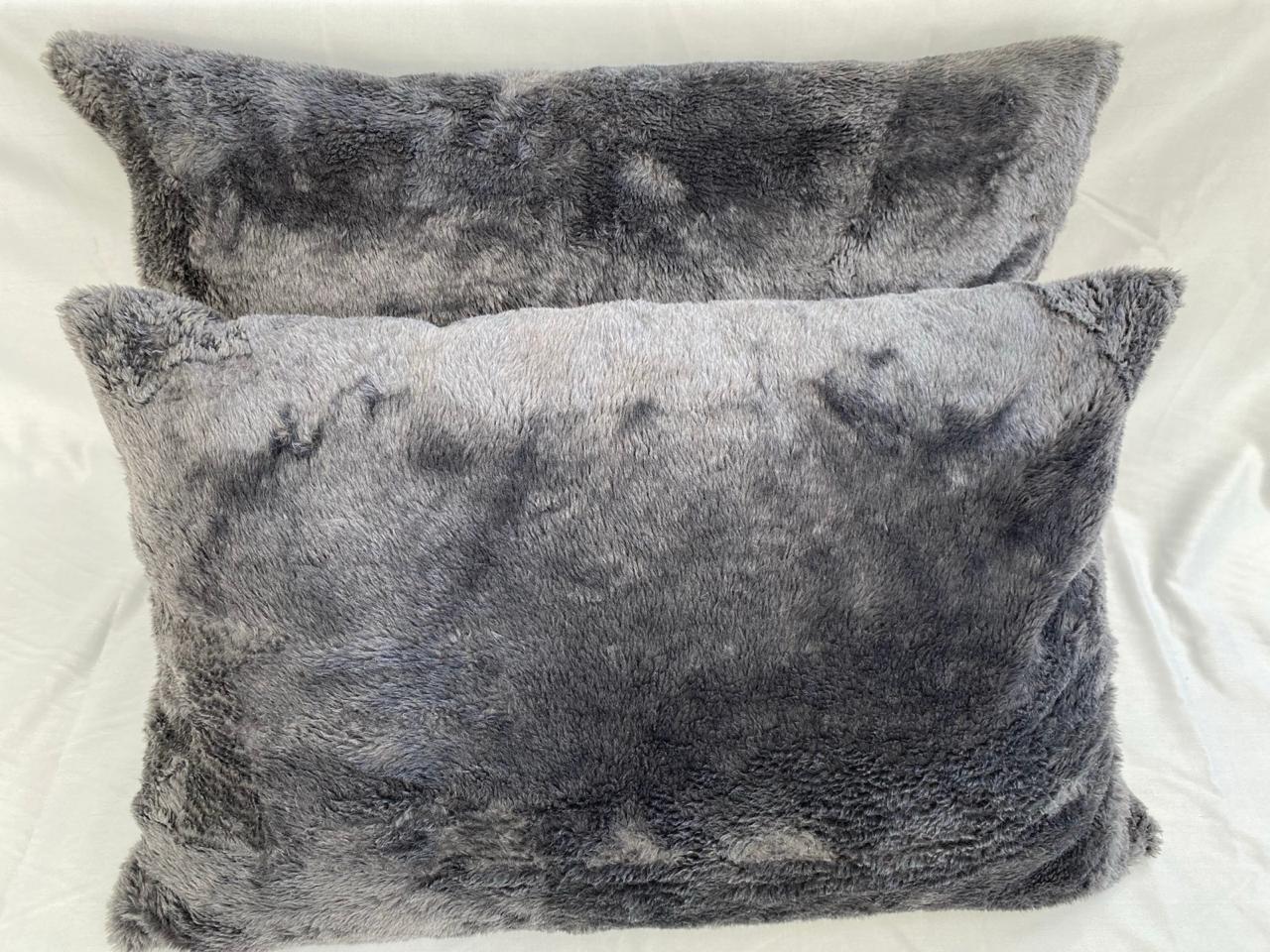 Almofada Peluciada Cinza